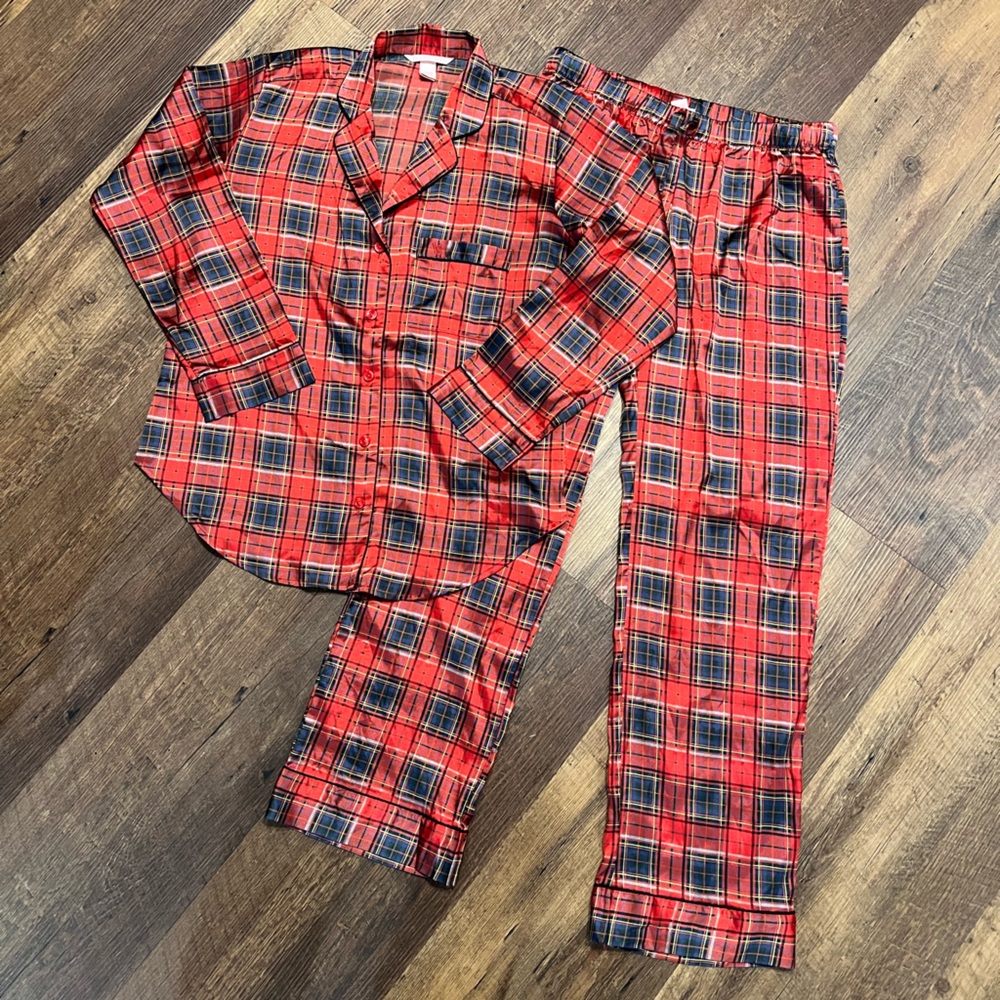 Victoria’s Secret 2pc Satin Pajamas woman’s size small Christmas plaid red black